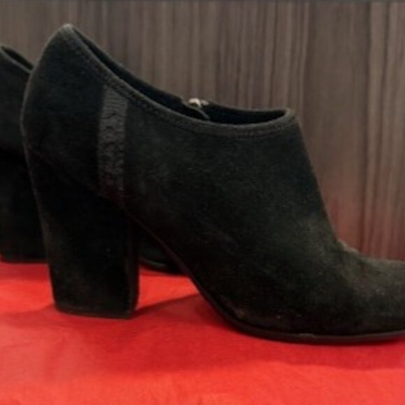 Prada Suede Ankle Boots (Gorgeous and Classy) - Picture 7 of 10